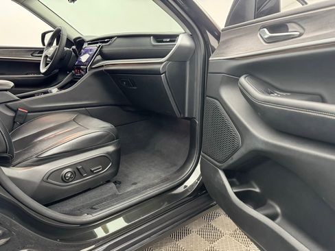 Used 2023 Jeep Grand Cherokee L Limited w/ Black Appearance Package image 34