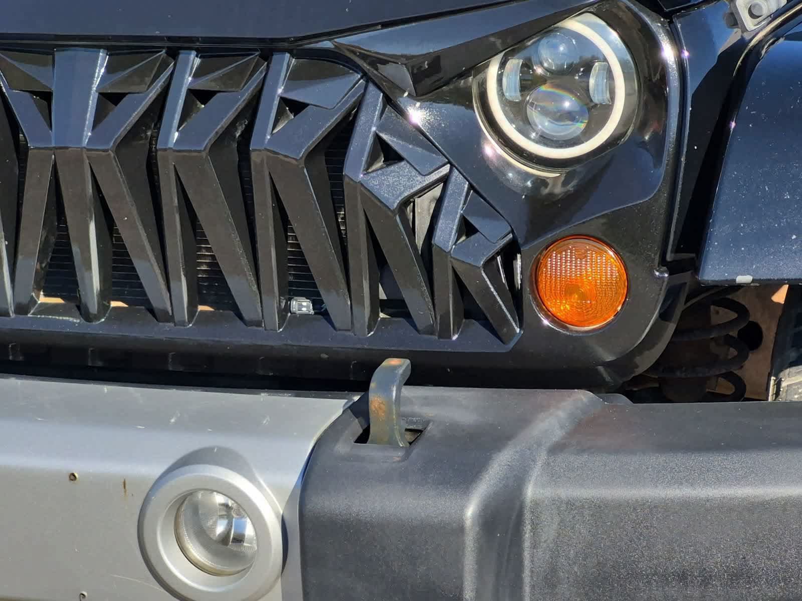 Used 2011 Jeep Wrangler Sahara w/ Dual Top Group AWD/4WD image 11