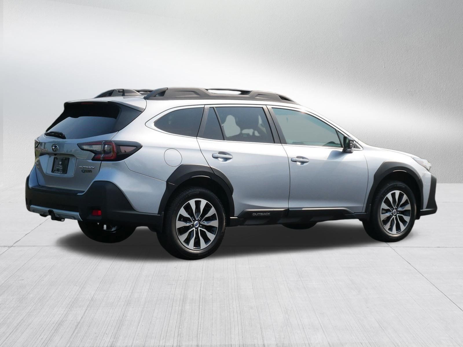 Used 2025 Subaru Outback Limited AWD/4WD image 5