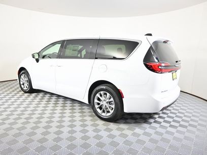 New 2026 Chrysler Pacifica Select