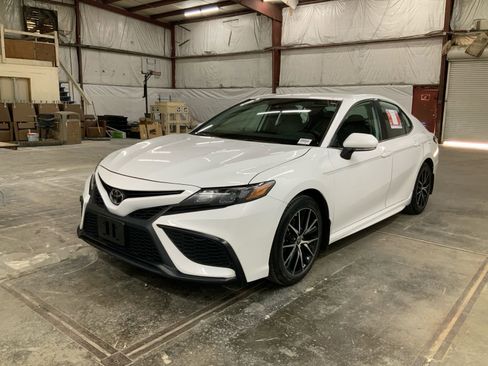 Used 2024 Toyota Camry SE FWD image 7
