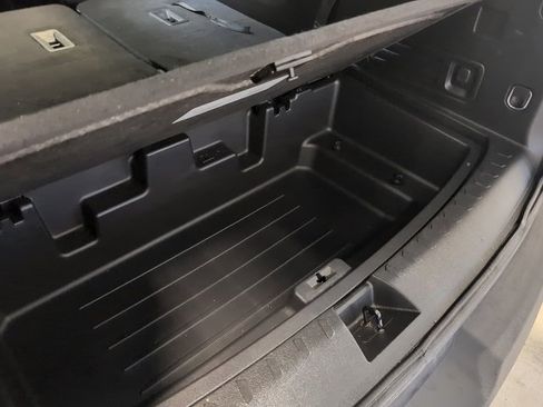 Used 2021 Chevrolet Traverse RS image 35