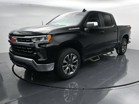 Used 2022 Chevrolet Silverado 1500 LT AWD/4WD image 4