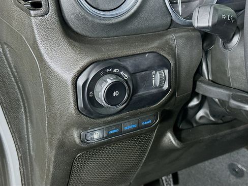 Used 2023 Jeep Wrangler Unlimited Sahara AWD/4WD image 17