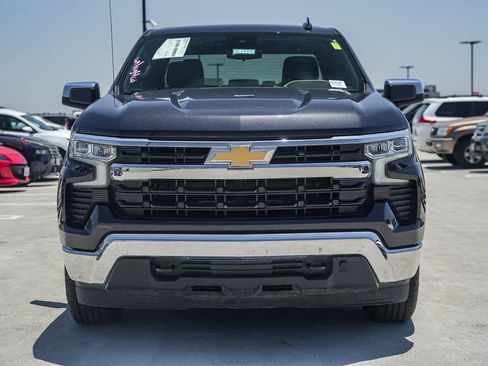 Used 2022 Chevrolet Silverado 1500 LT AWD/4WD image 4