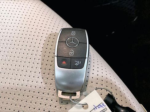 Used 2020 Mercedes-Benz GLC 300 4MATIC image 14