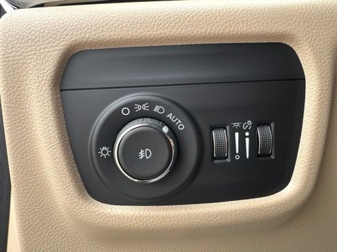 New 2026 Jeep Grand Cherokee L Limited AWD/4WD image 30