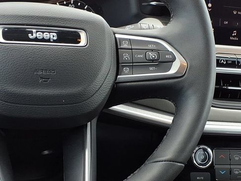 Used 2025 Jeep Compass Limited AWD/4WD image 11
