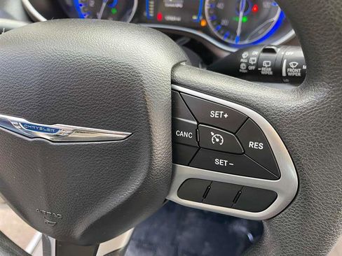 Used 2017 Chrysler Pacifica LX image 16