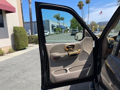 Used 2001 Ford F150 Lariat AWD/4WD image 17