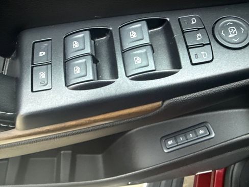 Used 2018 GMC Yukon Denali image 24