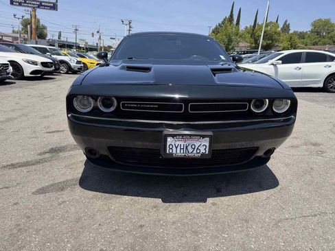 Used 2018 Dodge Challenger SXT RWD image 2