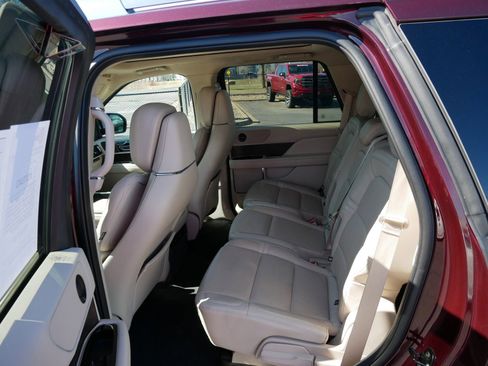 Used 2021 Lincoln Navigator Reserve image 10