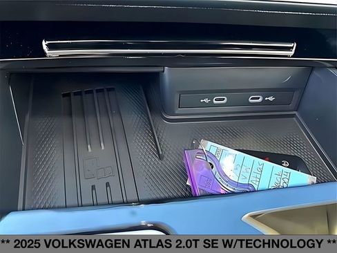 Used 2025 Volkswagen Atlas SE image 25