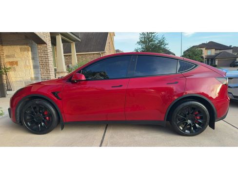 Used 2022 Tesla Model Y Long Range AWD/4WD image 2