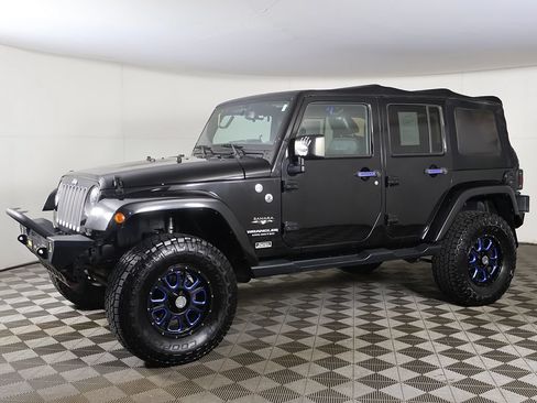 Used 2016 Jeep Wrangler Unlimited Sahara w/ Connectivity Group AWD/4WD image 5