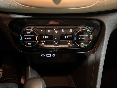 Used 2023 Buick Encore GX Select image 32