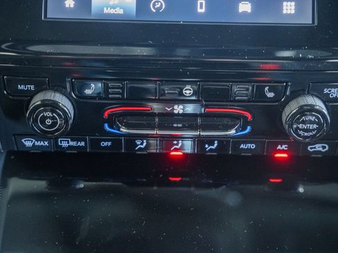 New 2026 Jeep Grand Cherokee L Laredo AWD/4WD image 24
