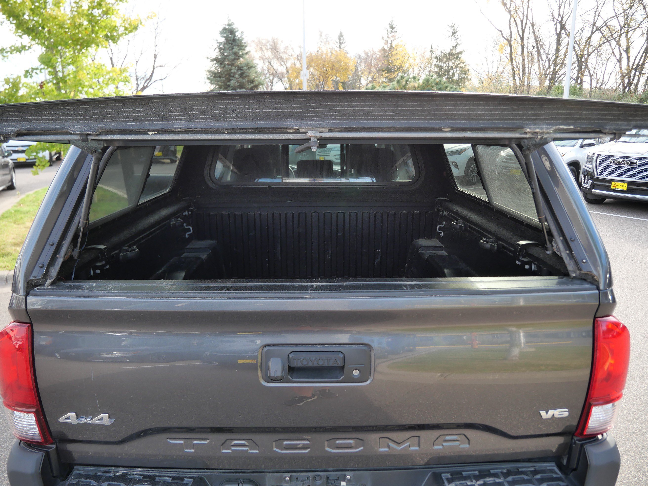 Certified 2019 Toyota Tacoma SR5 AWD/4WD image 18