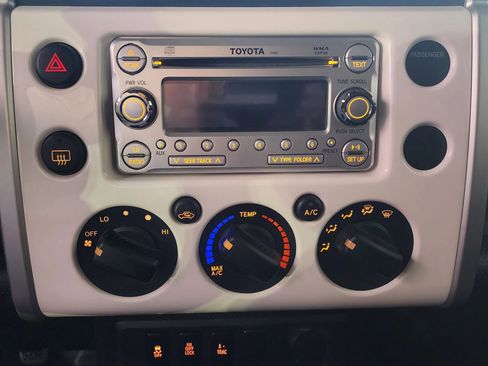 Used 2013 Toyota FJ Cruiser 4WD image 28