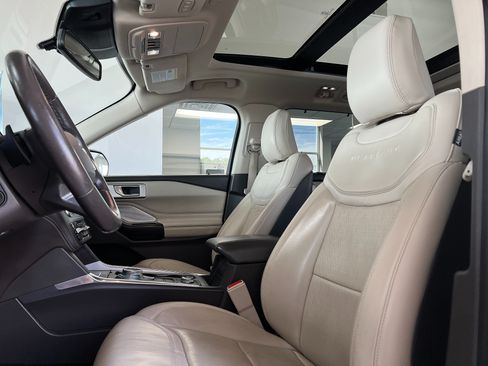Used 2020 Ford Explorer Platinum w/ Premium Technology Package AWD/4WD image 11
