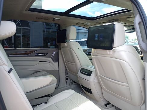 Used 2024 Cadillac Escalade ESV Sport Platinum image 7