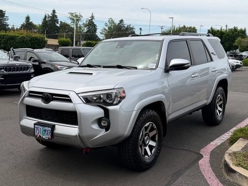 Used 2021 Toyota 4Runner TRD Off-Road Premium w/ Moonroof Package AWD/4WD image 4