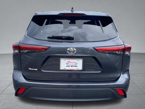 Used 2023 Toyota Highlander LE AWD/4WD image 14