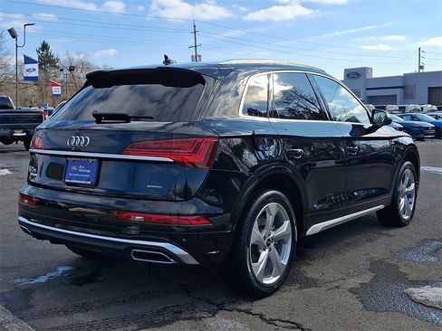 Used 2023 Audi Q5 2.0T Prestige w/ Prestige Package image 7