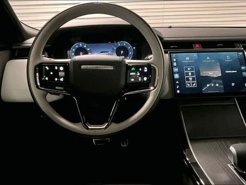 Certified 2026 Land Rover Range Rover Velar Dynamic SE AWD/4WD image 4