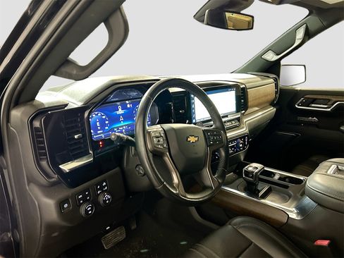 Used 2022 Chevrolet Silverado 1500 High Country w/ High Country Premium Package image 9