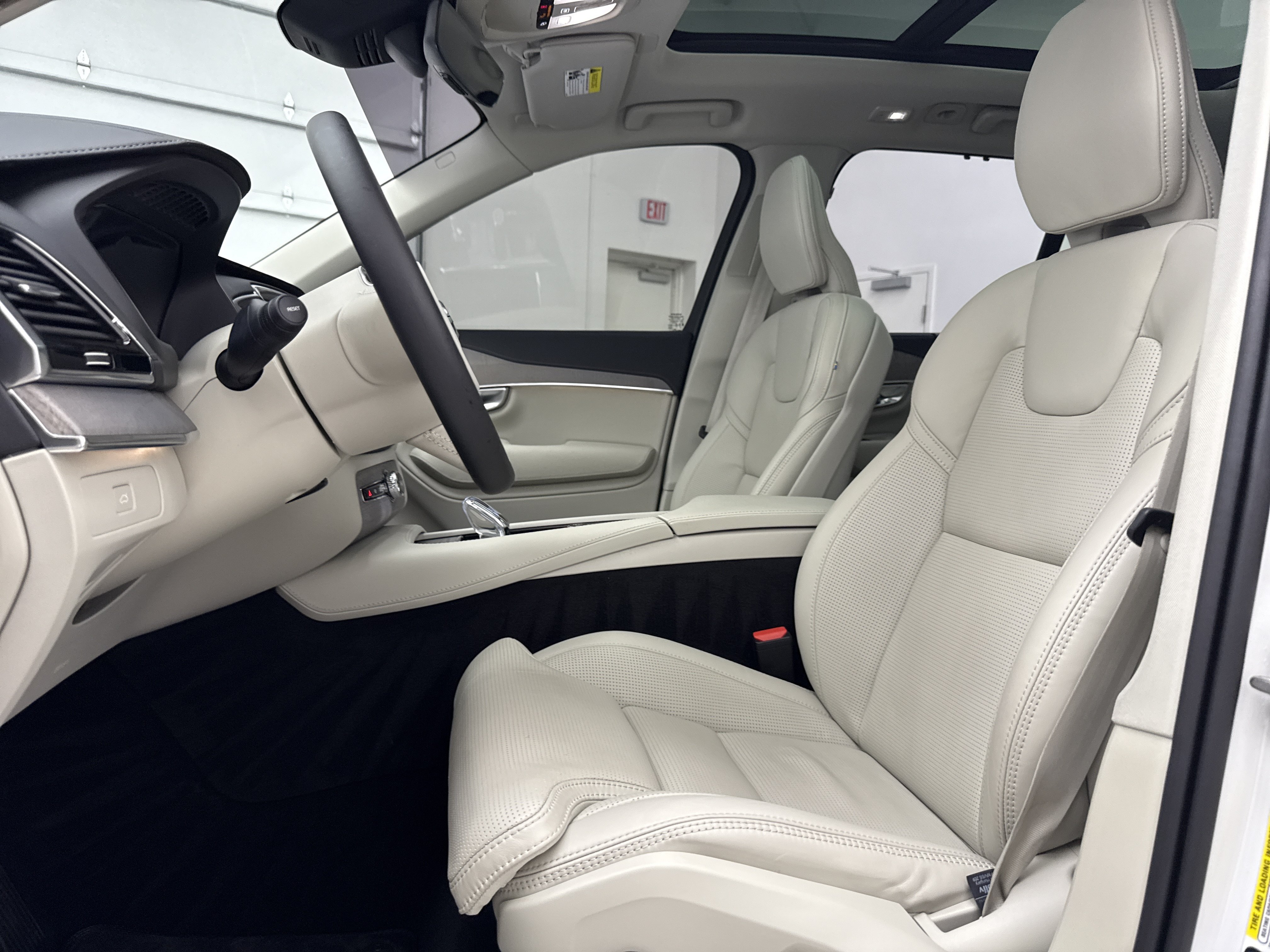 Certified 2024 Volvo XC90 B6 Ultimate w/ Protection Package Premier AWD/4WD image 12