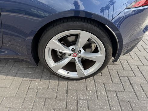 Used 2020 Jaguar F-TYPE Convertible RWD image 5