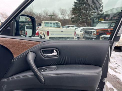 Used 2016 INFINITI QX80 4WD w/ Driver's Assistance Package image 14