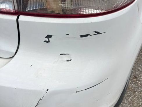 Used 2011 Volkswagen Golf 2-Door FWD image 5