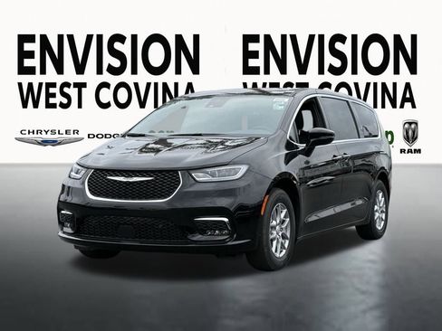 New 2026 Chrysler Pacifica Select image 5