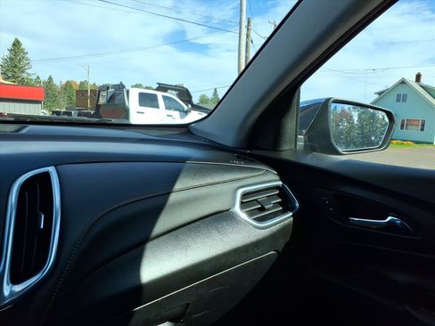 Used 2018 Chevrolet Equinox Premier image 18