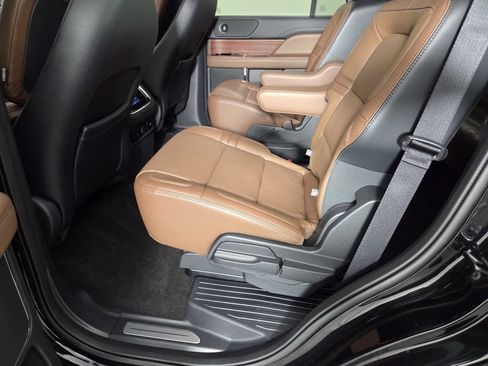Used 2024 Lincoln Navigator Reserve AWD/4WD image 23