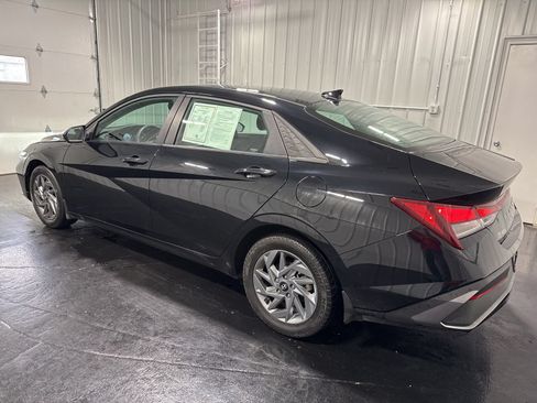 Used 2024 Hyundai Elantra SEL FWD image 3