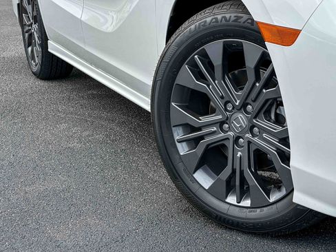 New 2026 Honda Odyssey Touring image 3
