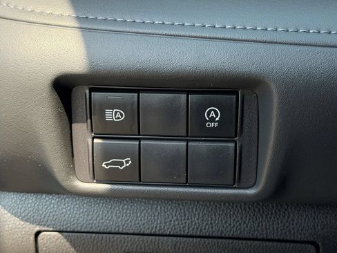 Used 2023 Toyota Highlander XLE AWD/4WD image 36