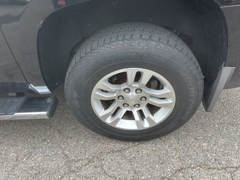 Used 2015 Chevrolet Suburban LT image 23
