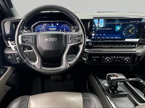 Used 2022 Chevrolet Silverado 1500 ZR2 w/ Technology Package AWD/4WD image 5