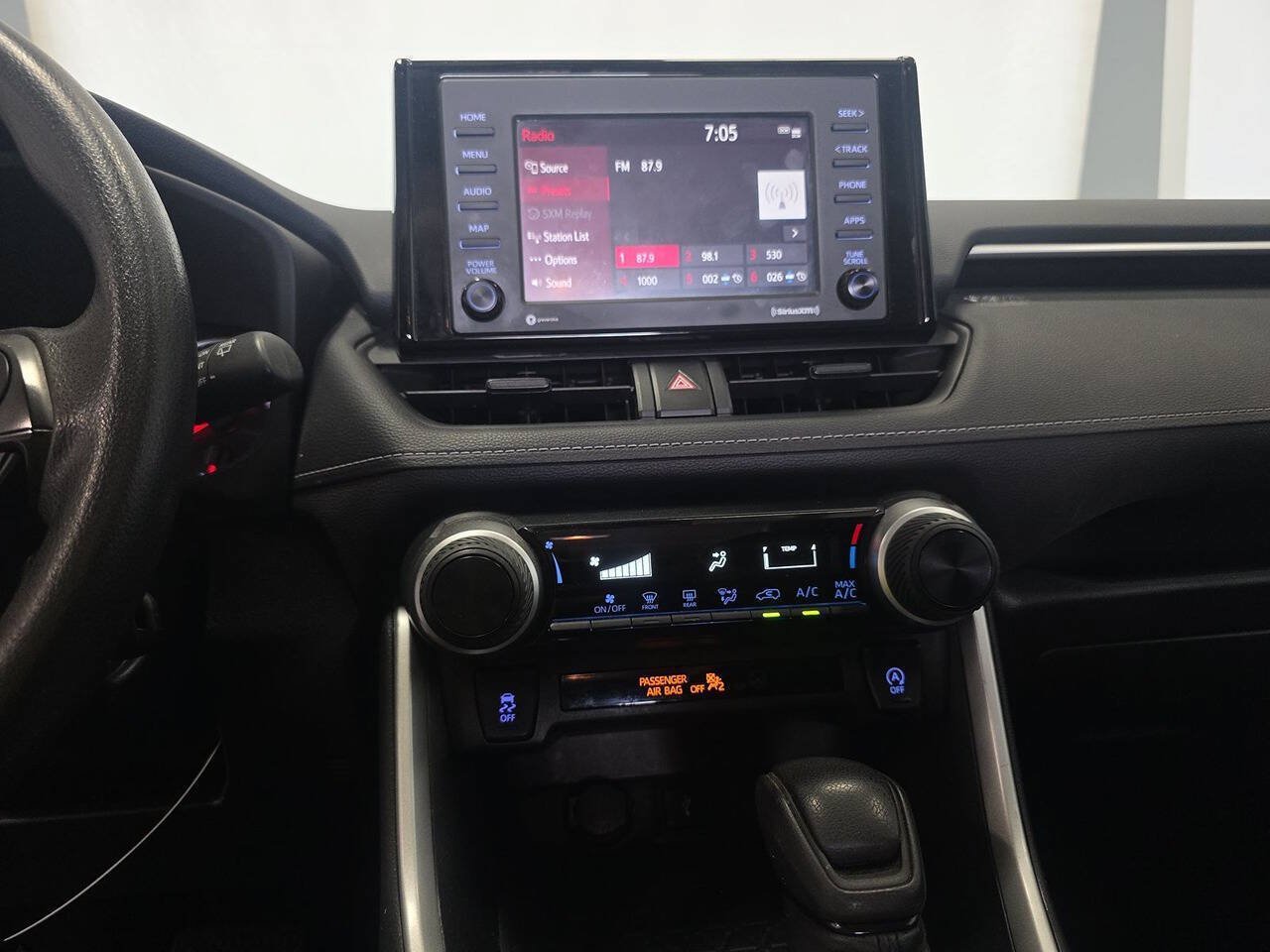 Used 2020 Toyota RAV4 LE AWD/4WD image 9