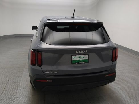 Used 2023 Kia Sorento LX FWD image 6