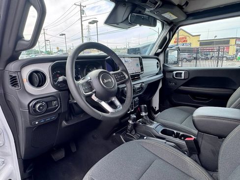 Certified 2025 Jeep Wrangler Unlimited Sahara AWD/4WD image 12
