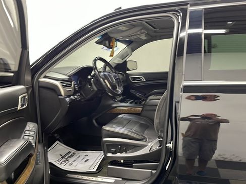 Used 2019 GMC Yukon XL Denali w/ Denali Ultimate Package AWD/4WD image 2