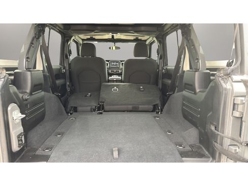 Used 2021 Jeep Wrangler Unlimited Sahara w/ Cold Weather Group AWD/4WD image 17