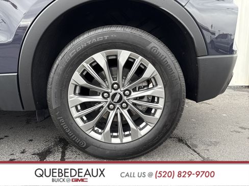 Used 2025 Cadillac XT4 Premium Luxury image 3