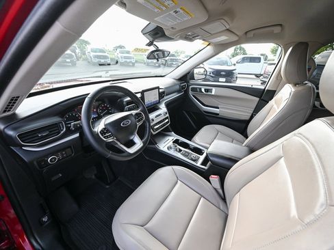 Certified 2023 Ford Explorer XLT w/ Equipment Group 202A image 18